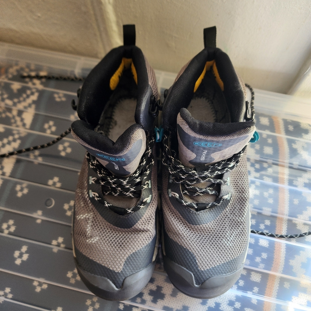 Keen women's 1027197 Nxis Evo waterproof boots.